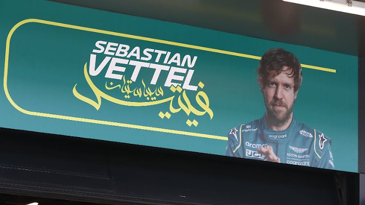 Das Schild in der Boxengasse von Dschidda hängt zwar, Sebastian Vettel aber wird beim Großen Preis von Saudi-Arabien fehlen.