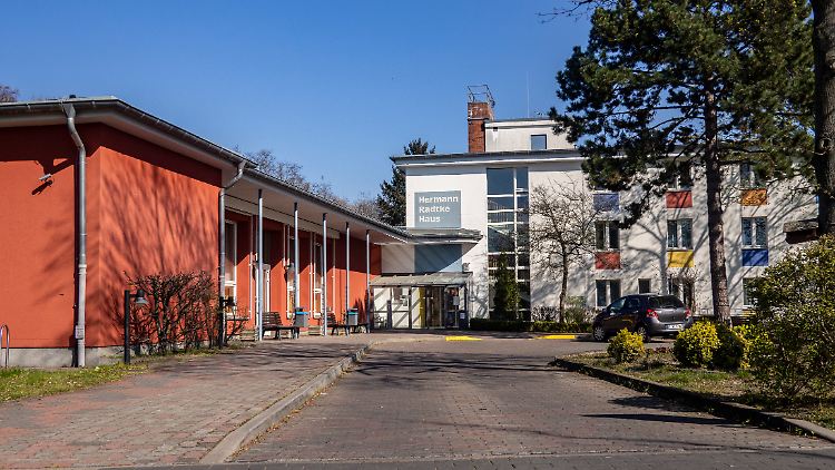 Das betroffene Pflegeheim im Neuköllner Stadtteil Britz. Hunderte Menschen mussten damals in Quarantäne.