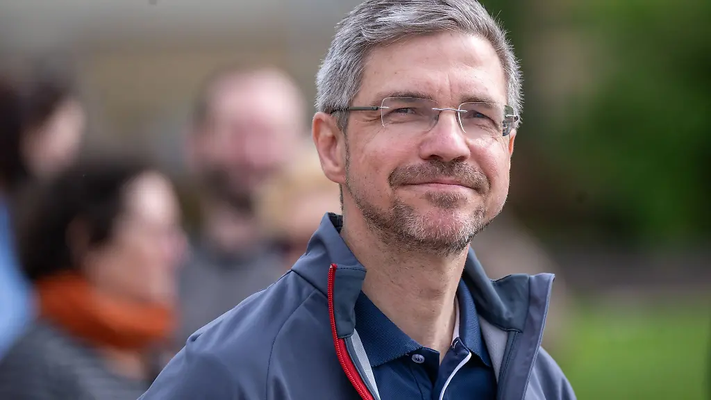 Potsdams-Oberbuergermeister-Mike-Schubert-SPD-kaempft-gegen-den-Vorwurf-der-Vorteilsnahme-an