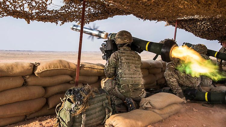 Die Javelin kann wegen des geringen Feuerstrahls auch aus der Deckung und aus Gebäuden abgefeuert werden.