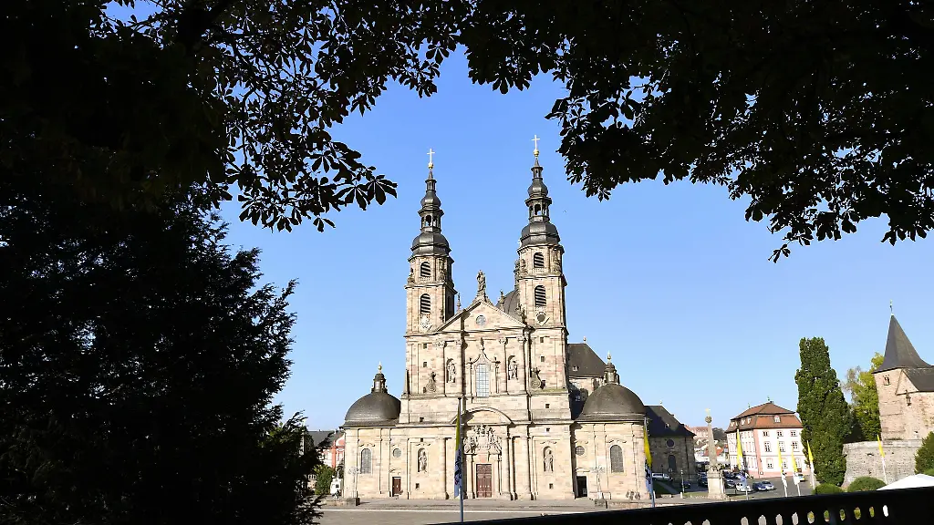 Sonne-satt-und-sommerlich-warme-Temperaturen-zum-Wochenstart-erst-am-Donnerstag-zieht-es-zu