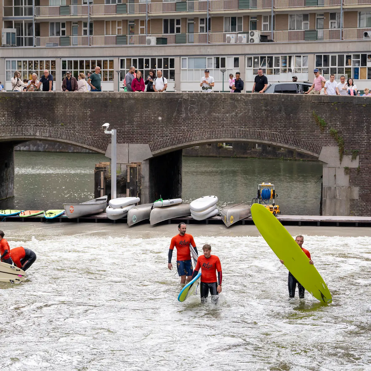 Die perfekte Welle: Surfen in der Stadt immer beliebter und machbarer -  ntv.de