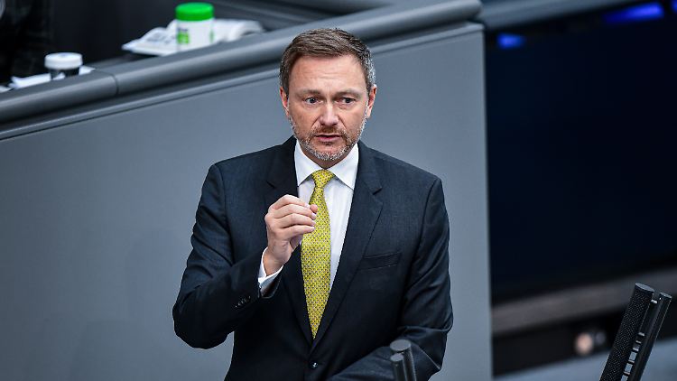 Christian Lindner muss 17 Milliarden Euro in seinem Ergänzungshaushalt verarbeiten.
