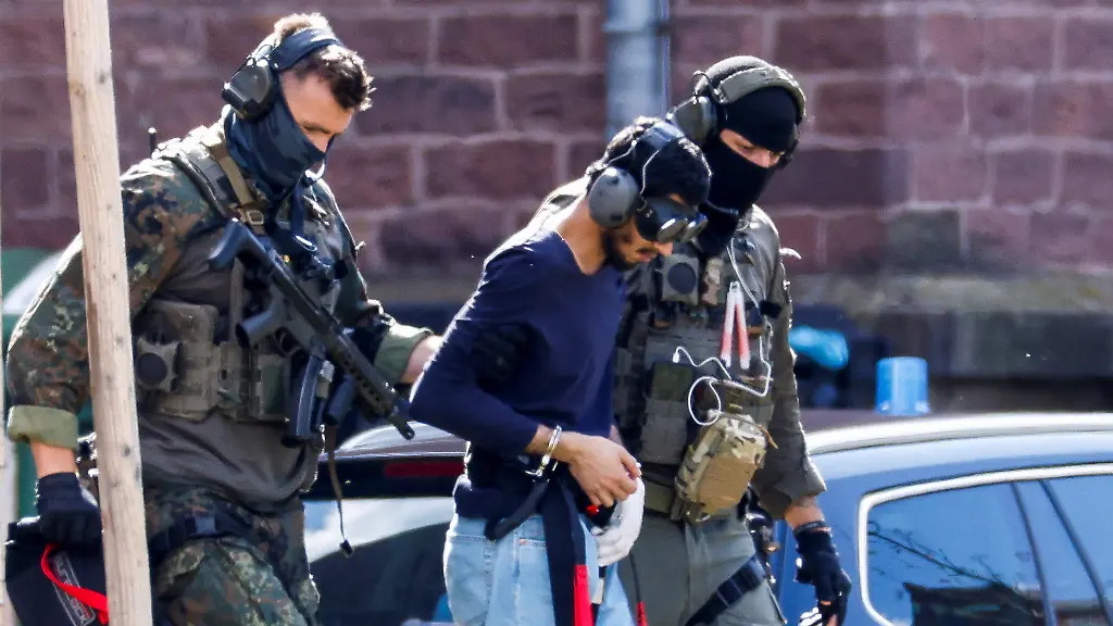 2024-08-25T144928Z-1576471769-RC22N9A2AJF8-RTRMADP-3-GERMANY-SECURITY