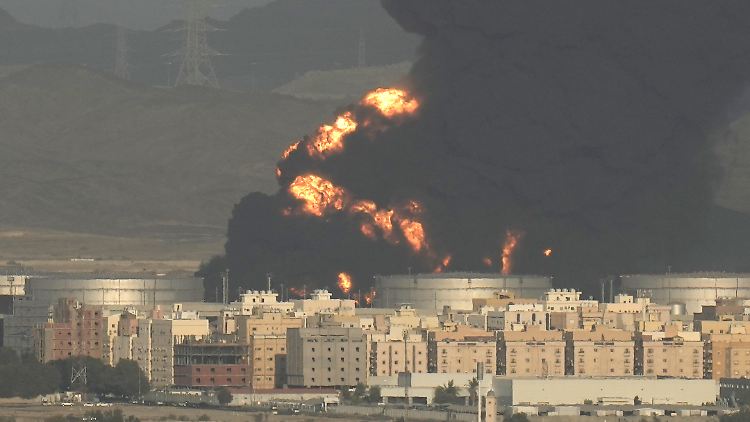Eine Anlage des Öl-Multis Aramco stand nahe des Formel-1-Kurses in Flammen.