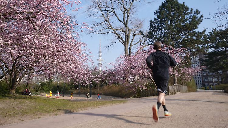 Bewegung an frischer Luft ist hilfreich.