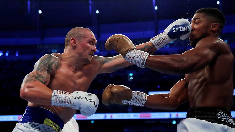 In seiner Heimat herrscht Krieg, aber Usyk bereitet sich auf seinen Kampf vor.