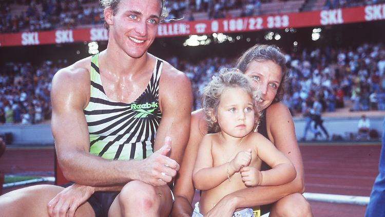 Lobingers Tochter Fee, auf dem Archivbild von 1997 noch ein kleines Kind, hat im Sommer geheiratet - der Vater konnte sie zum Traualtar führen.