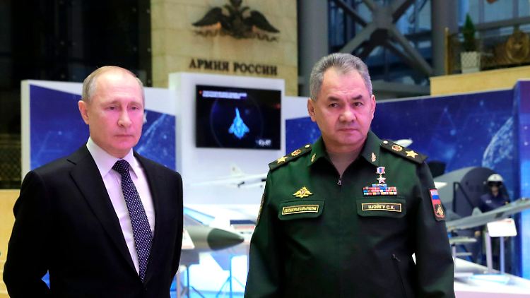 Putin und sein Verteidigungsminister Schoigu auf einem gemeinsamen Foto von 2019.