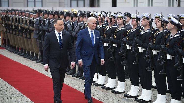 Polens Präsident Andrzej Duda empfängt seinen amerikanischen Kollegen Joe Biden im Warschauer Präsidentenpalast.