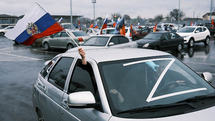 Das "Z" ist auch bei einem Autokorso Anfang März im russischen Krasnodar zu sehen.