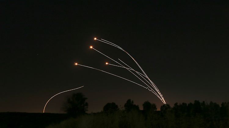 Dieses Foto vom 4. Mai 2019 zeigt, wie der Schutzschirm "Iron Dome" Raketen über Israel abfängt, die von militanten Palästinensern im Gazastreifen abgefeuert wurden.