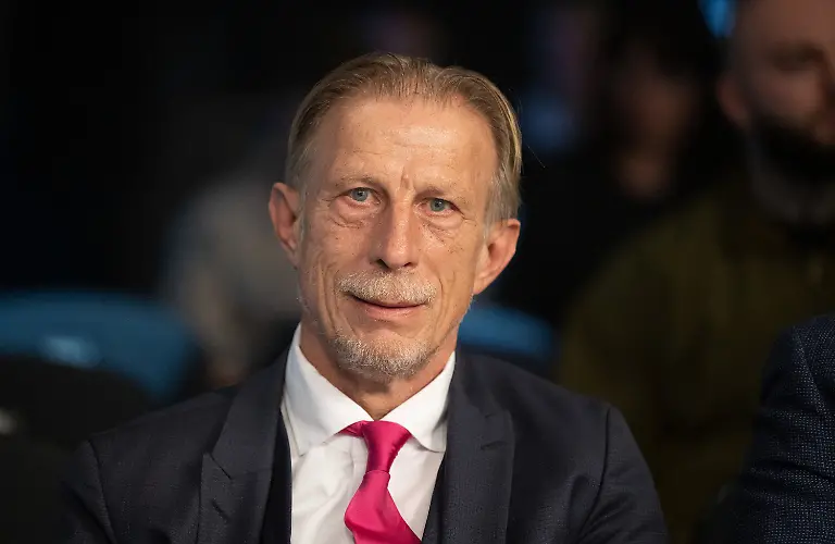 21f548b4648c6ea4351ade9d4fc0f355