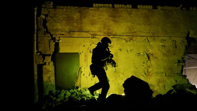 In der Umgebung um Charkiw konnte das ukrainische Militär russische Truppen nach eigenen Angaben aus einigen Ortschaften zurückdrängen.
