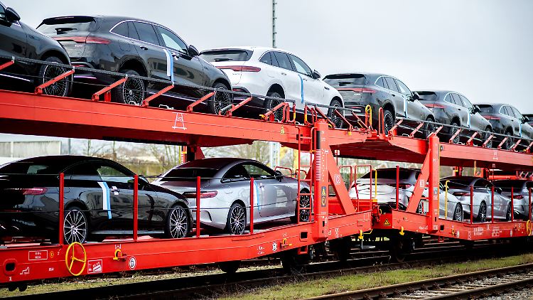 Die Autohersteller und ihre Zulieferer rechnen mit einem starken Export-Rückgang.