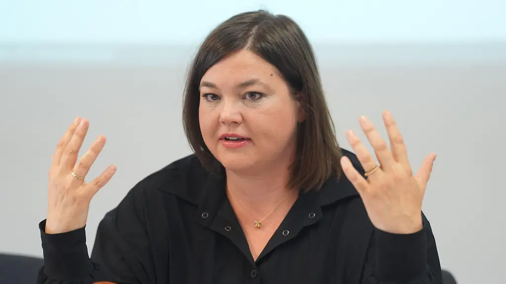 Hamburgs-Zweite-Buergermeisterin-Katharina-Fegebank-Gruene-ist-entsetzt-ueber-den-Solinger-Messerangriff-mit-drei-Toten