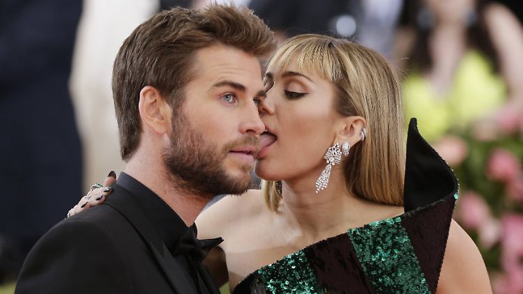 Die Zeiten, in denen sie an ihm schleckte, sind vorbei: Miley Cyrus und Liam Hemsworth.