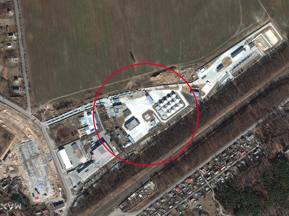 Aufnahme vom 18. März: Das Treibstofflage nordöstlich des Bahnhofs von Kalyniwka.