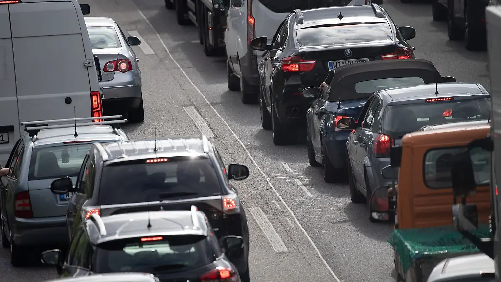 Auf-den-Autobahnen-3-5-und-7-ist-die-Staugefahr-besonders-hoch