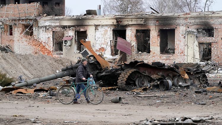 У Тростянці, розташованому прибл. у 400 км на схід від Києва, наслідки війни кидаються в очі.