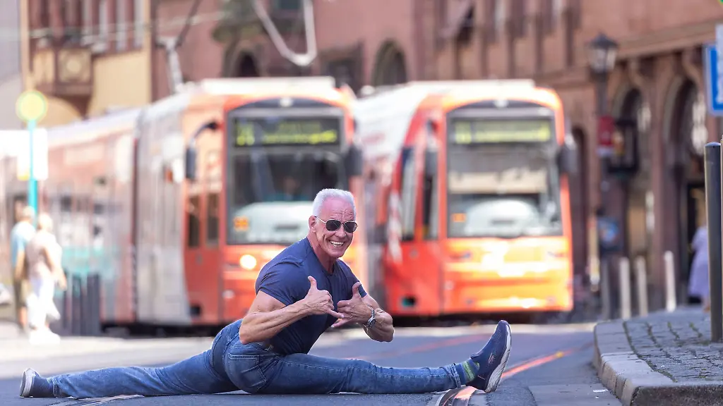Sportlich-auf-der-Schiene-unterwegs-Strassenbahnfahrer-Peter-Wirth-geht-Ende-Oktober-in-den-Ruhestand