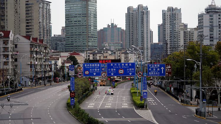In Shanghai herrscht auf den Straßen gähnende Leere.