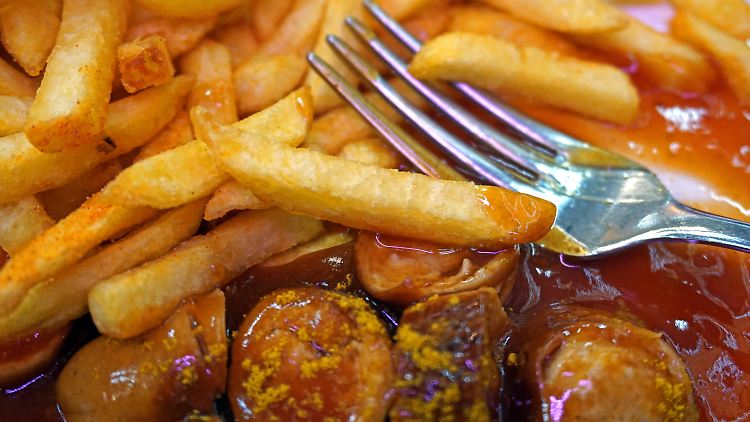 Ab dem 1. April werden in einem Kölner Brauhaus Bratkartoffeln statt Pommes serviert.
