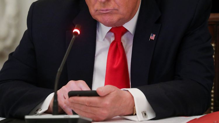Die "Washington Post" berichtetet, in der vom Weißen Haus erstellten Liste seien am 6. Januar 2021 zwischen 11.17 Uhr und 18.54 Uhr keine Telefonate aufgeführt.