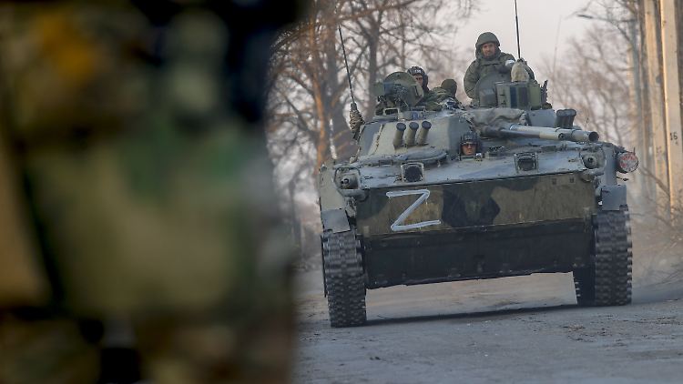 Nur eine kleine Zahl russischer Soldaten habe sich bisher von der Hauptstadt wegbewegt, so das US-Verteidigungsministerium.