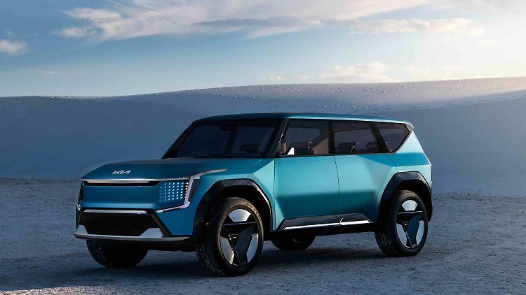 Der Kia EV9 ist schon recht kantig geraten. Ob das bei seinem Marktstart im kommenden Jahr die Käufer anspricht, wird sich zeigen.