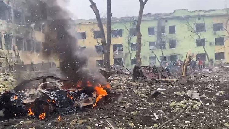 Mariupol ist mittlerweile weitgehend zerstört - wie dieses Krankenhaus.