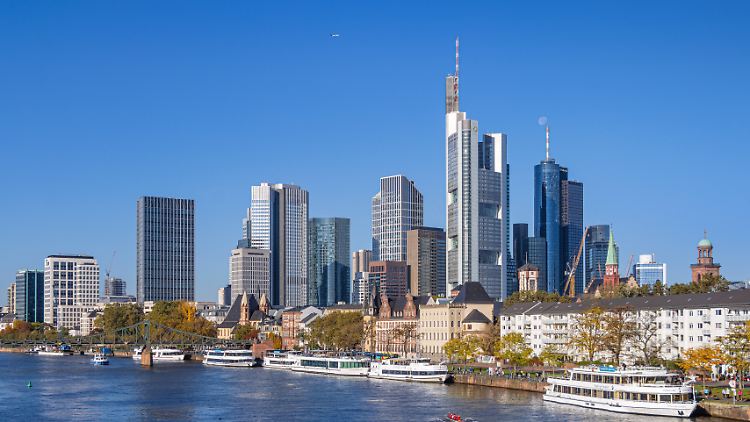 Inländische Banken meldeten der Bundesbank, dass wegen der Sanktionen gegen Russland bisher knapp 100 Millionen Euro eingefroren wurden.