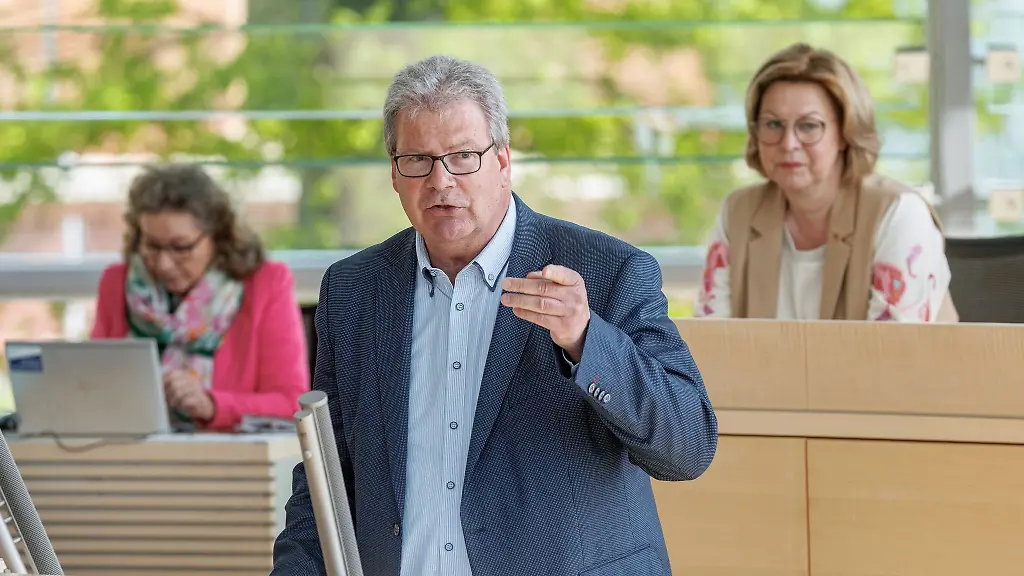 Aus-der-SPD-gibt-es-vom-Abgeordneten-Thomas-Hoelck-Kritik-an-der-Tourismuspolitik-der-Regierung