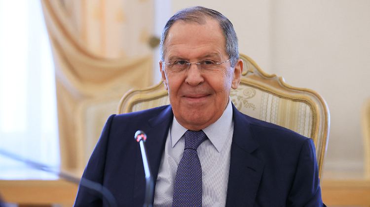 Auch Russlands Außenmnister Lawrow scheint mit den Ergebnissen des Treffens zufrieden zu sein.