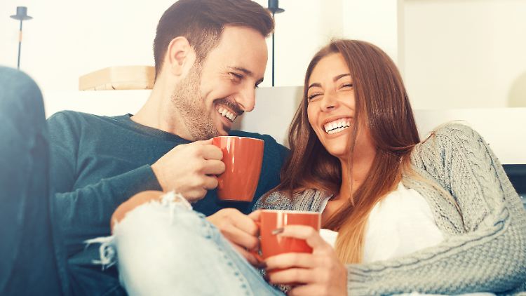 Leckerer Milchkaffee auf Knopfdruck – mit einem Kaffeevollautomaten mit Milchsystem ist das kein Problem.