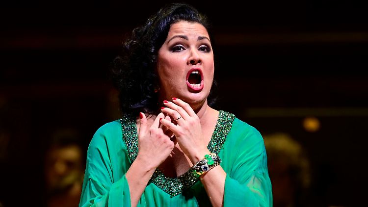 Netrebko distanziert sich deutlich verspätet.