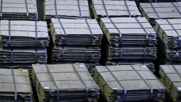 Nickel wird für die Herstellung der Batterien von Elektroautos benötigt.