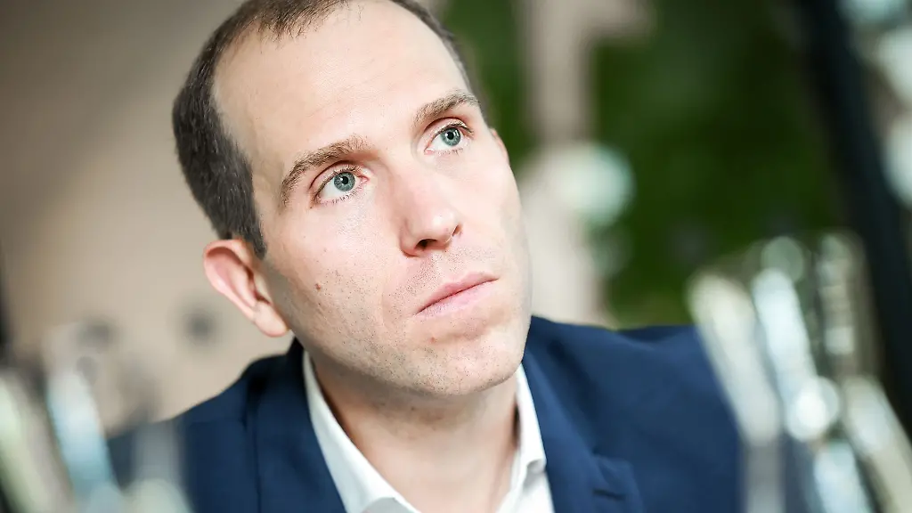 Thering-zeigt-sich-von-den-Aussagen-Tschentschers-zu-moeglichen-Regierungskonstellationen-nach-der-Buergerschaftswahl-empoert