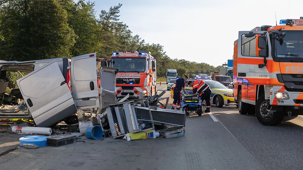 Bei-einem-Unfall-auf-der-A3-ist-eine-Person-gestorben-und-eine-schwer-verletzt-worden