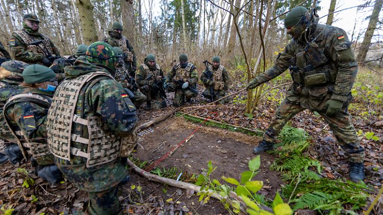Durchschnittlich rund 35.000 Menschen befinden sich in Ausbildung bei der Bundeswehr.