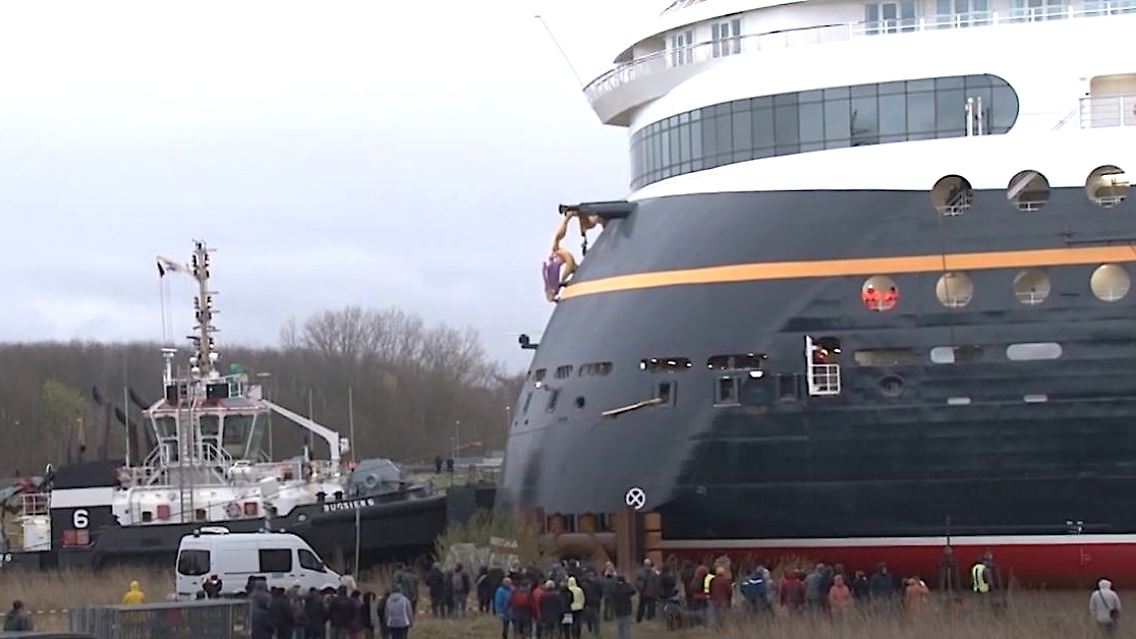 Kreuzfahrtschiff_Disney.JPG