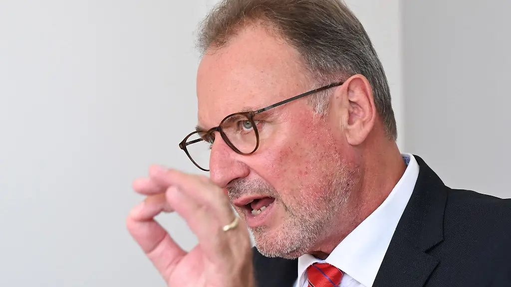 Der-Praesident-des-Landkreistags-zeigt-sich-anlaesslich-der-Veroeffentlichung-des-Kreisfinanzberichts-besorgt