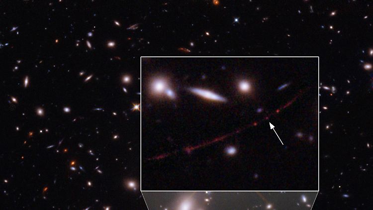 Für die Forscher ist dieser kleine Punkt extrem wichtig. Ein 12,9 Milliarden Lichtjahre entfernter Stern.