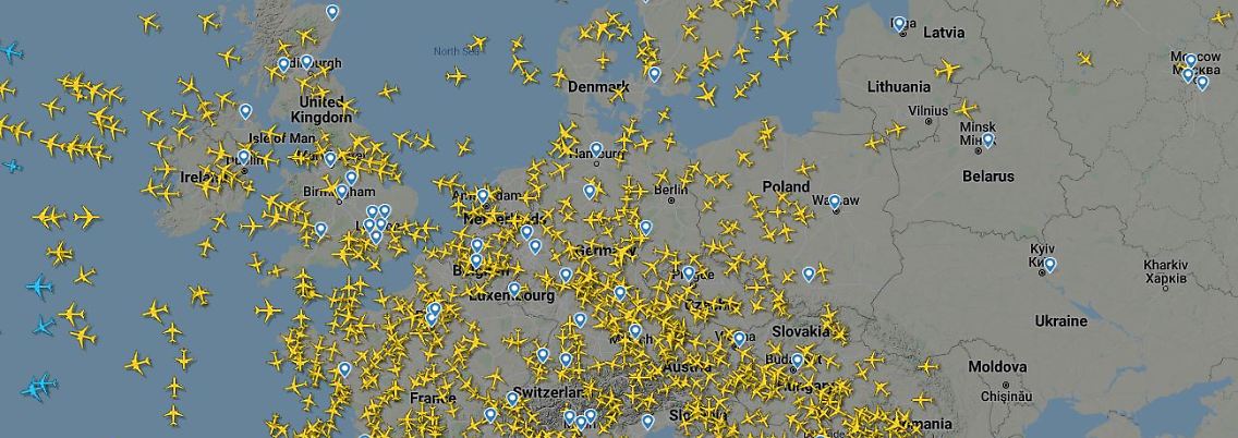 Tag für Tag hinterlassen Verkehrsflugzeuge Tausende öffentlich zugängliche Datenspuren: Blick auf den Luftraum über Europa.