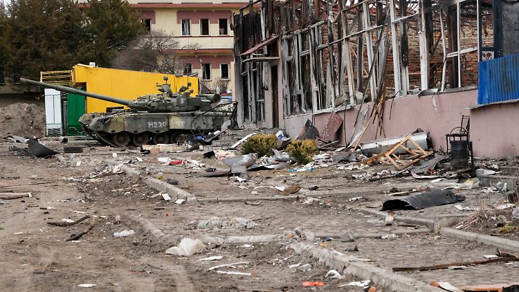Dass russische Militär setzt trotz offenbar hoher Verluste den Beschuss vieler Städte in der Ukraine fort. 