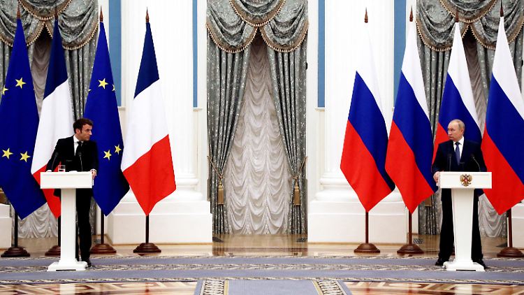 Seine Geheimdienste unterschätzen wohl die Lage: Frankreichs Präsident Emanuel Macron (l.) mit Russlands Präsident Wladimir Putin. 