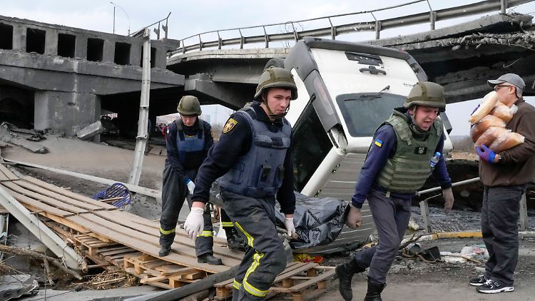 Удари по Ірпеню поблизу столичного Києва завдали великих руйнувань.