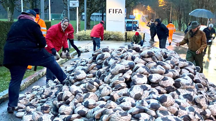 6500 Bälle als Mahnmal für viele Tausend gestorbene Arbeiter.
