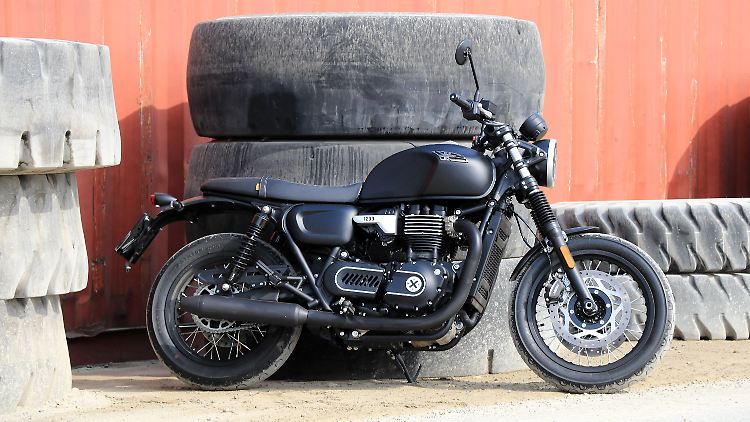 Zum Retro-Styling der Brixton Cromwell 1200 gehören auch der Tropfentank und die durchgehende Sitzbank.