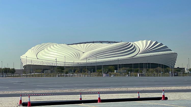 Die Stadien sind imposant. Die Art, wie sie erbaut wurden, empörend.